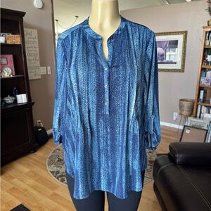 Cocomo shades of blue 3/4 roll tab sleeves Vneck blouse-size XL